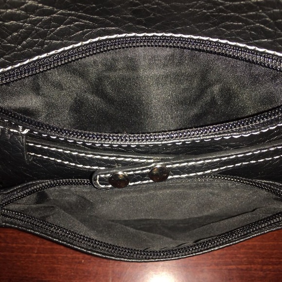 Nine West Tunnel Crossbody Leather Bag - Picture 5 of 7